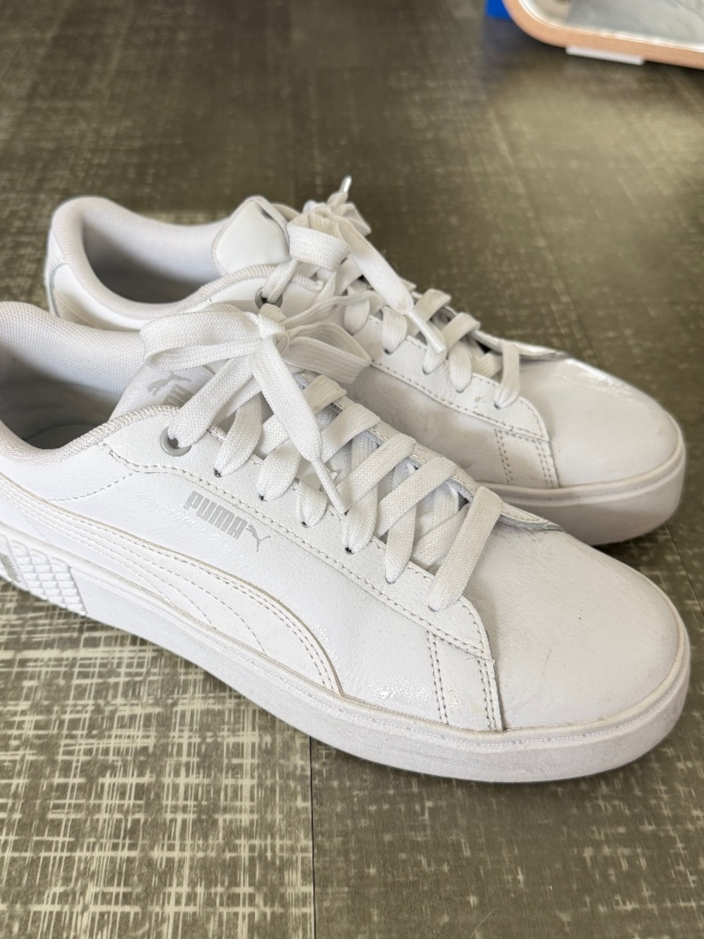 Size 10 White Pumas